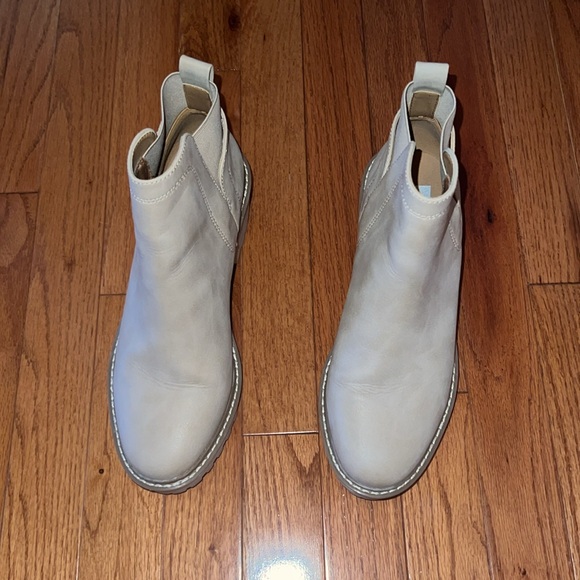 DV Dolce Vita Rielle Lug Sole Wedge Booties - Size 8.5 - Picture 2 of 5